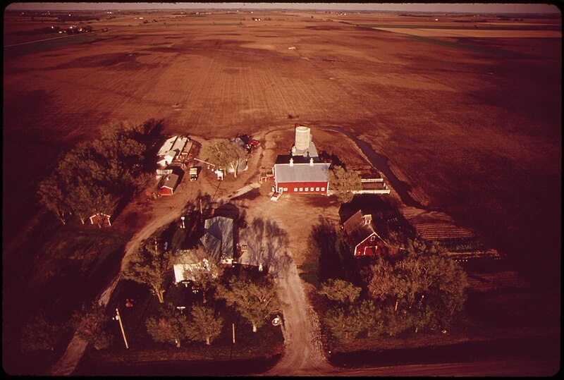 File:SEWARD COUNTY FARM NORTHEAST OF FRIEND, IN LATE AFTERNOON SUNLIGHT - NARA - 547426.jpg