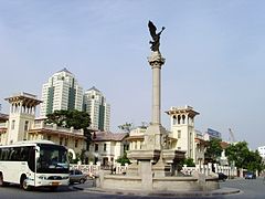 马可波罗广场中央的胜利女神雕塑