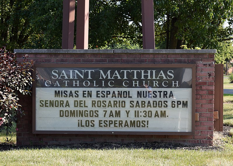 File:Saint Matthias the Apostle the Church (Cincinnati, Ohio) - church sign in Spanish.jpg