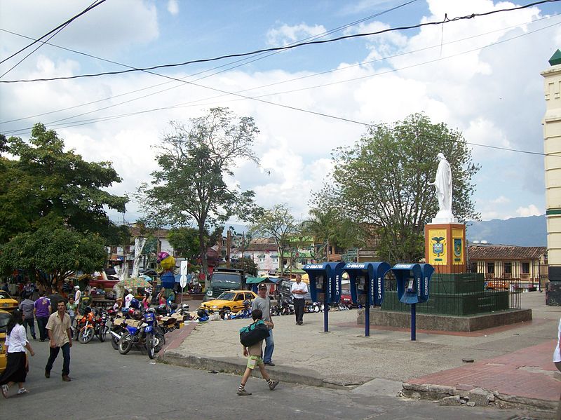 File:Santa Bárbara-esquina parque.JPG