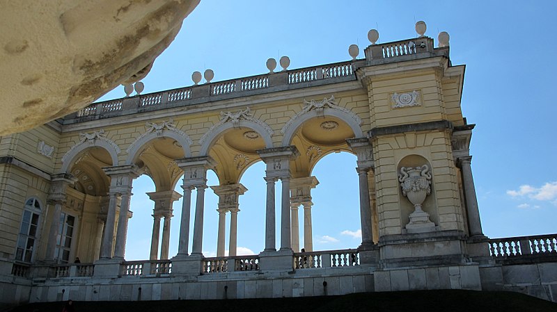 File:Schloss Schönbrunn - Gloriette.jpg