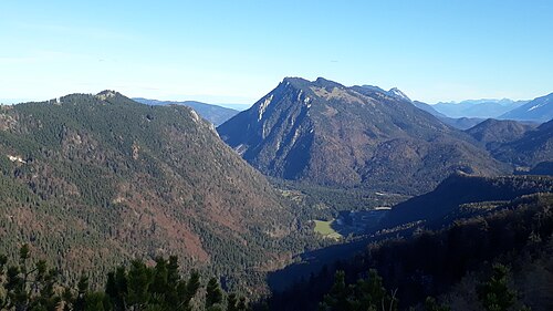 Das Rauschberg-Massiv gesehen von der Schlösselschneid (1416 m) im Südwesten.