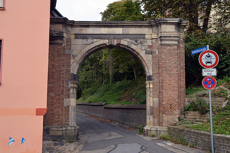 File:Schwanenburg Castle Kleve, Kleef, Zwanenburcht, Шваненбург (Клеве) Zwingertor gate, poort 1664.jpg