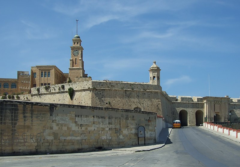 File:Senglea Gate.jpg