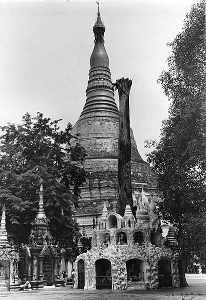 File:Shwedagon Pagoda (BOND 0573).jpg