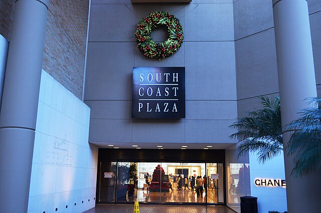 File:South Coast Plaza Christmas display.jpg - Wikipedia