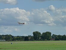 Startendes Kleinflugzeug am Flugplatz Mengen-Hohentengen