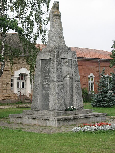 File:Statue of Estonian War of Independence in Rõngu 1.jpg