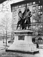 Statue of George Washington and Lafayette shaking hands, New York City LCCN96513751.jpg