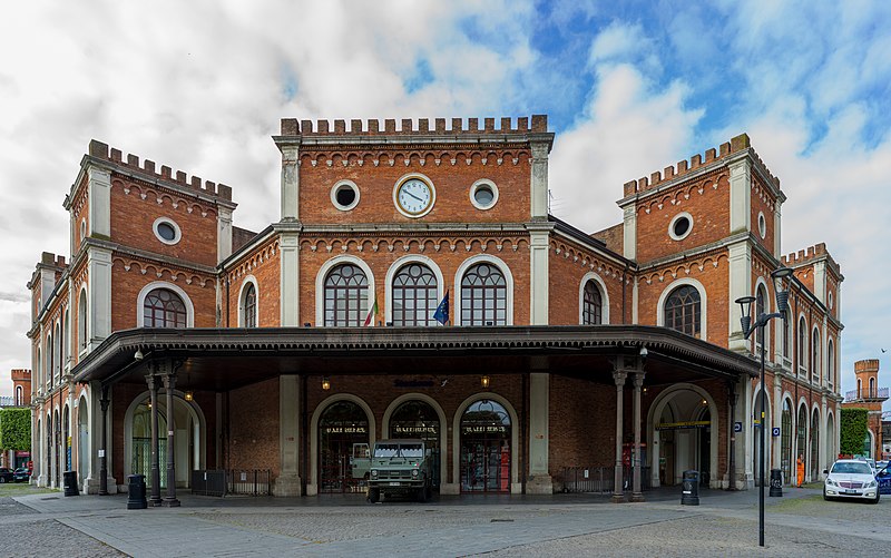 File:Stazione ferroviaria centrale di Brescia.JPG