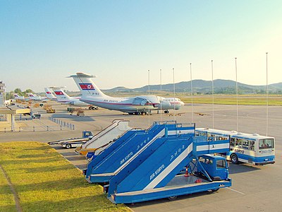 Il-76, Tu-204, Il-62 dan Tu-154 milik Air Koryo di Bandar Udara Internasional Sunan