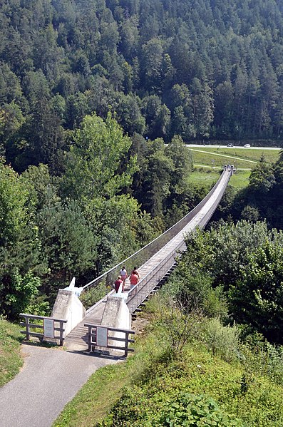 File:Suspension bridge Santa Lucia, Bleiburg 02.jpg