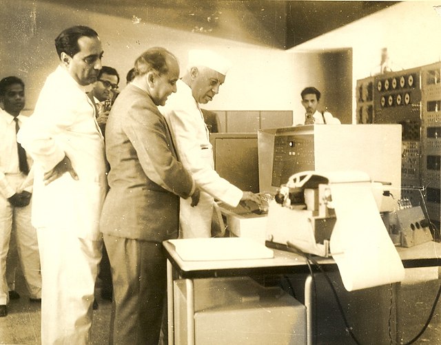 M.S. Narasimhan demonstrating the first Indian digital computer to Jawaharlal Nehru and Homi Bhabha (left) at the Tata Institute of Fundamental Resear