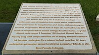 Bahasa Indonesia: Prasasti tentang sejarah singkat Perang 5 Desember 1945 di Taman Makam Pahlawan 5 Desember, Marabahan, Barito Kuala, Kalimantan Selatan. English: Inscription about the brief history of the 5 December 1945 War at the 5 December Heroes' Cemetery, Marabahan, Barito Kuala, South Kalimantan. Banjar: Batu tulis nang baisi sajarah singkat pasal Parang 5 Disimbir di Taman Makam Pahlawan 5 Desember, Marabahan, Barito Kuala, Kalimantan Salatan