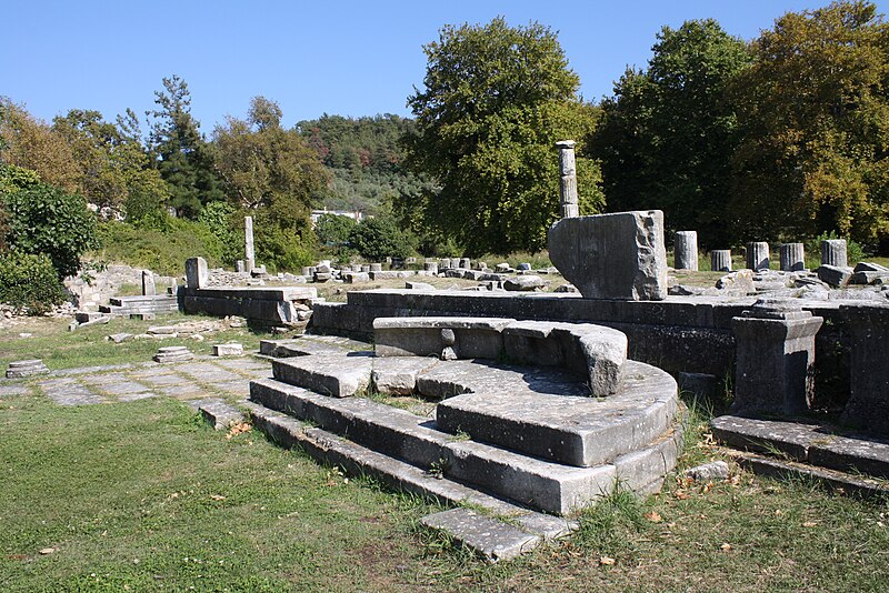 File:Thasos, Exedrenhof 2.jpg