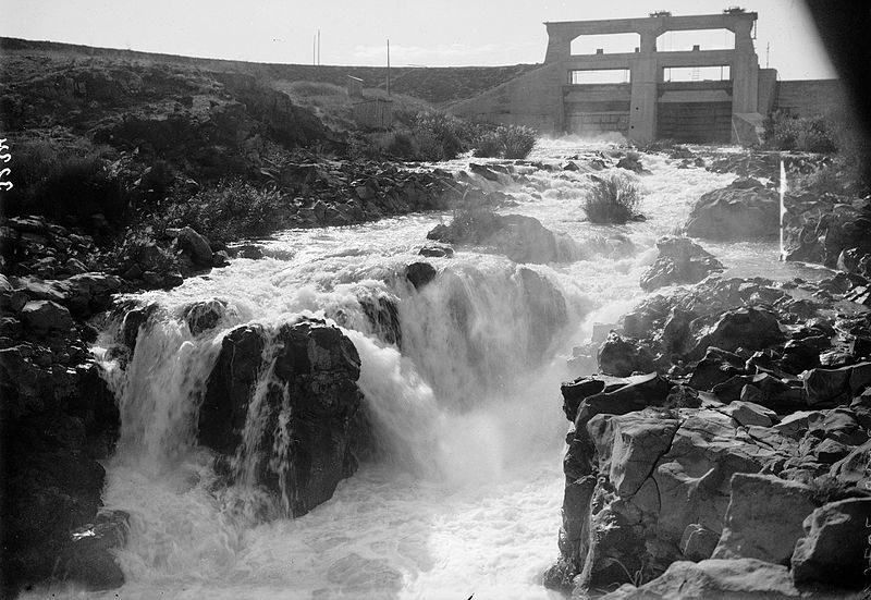 File:The Palestine Electric Corporation power plant. The P.E.C. Yarmuk reservoir sluice gates. Exit for flood waters from Yarmuk Lake to Yarmuk river-bed. 1927 1933.jpg