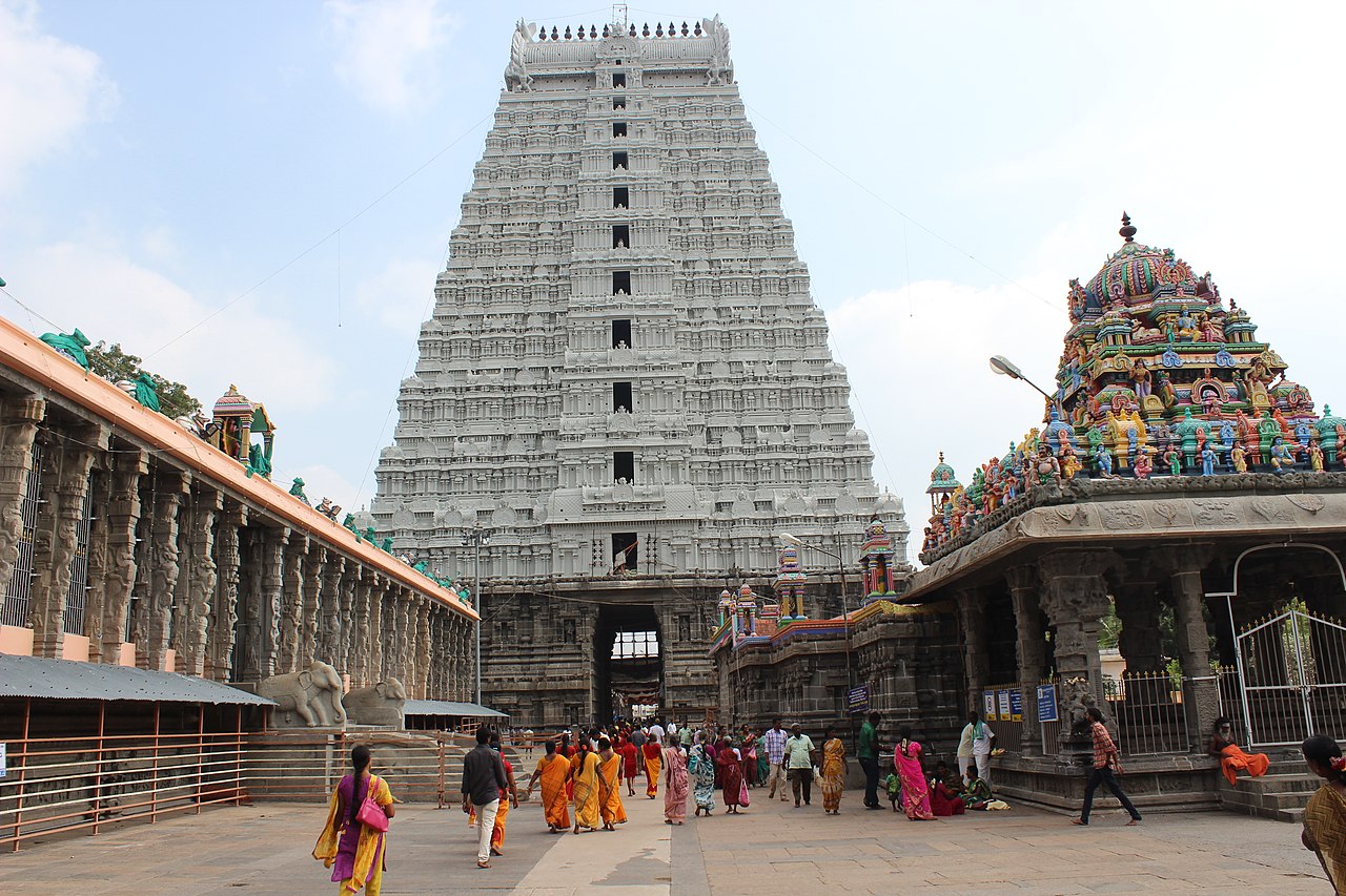 File:Thiruvannamalai Annamalaiyar Temple Gopuram and Mandapam View ...