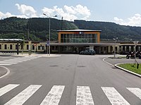 Hall in Tirol: Bahnhofsplatz und Hauptgebäude (ÖBB)