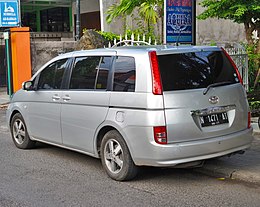 Toyota Isis (31050057766) .jpg