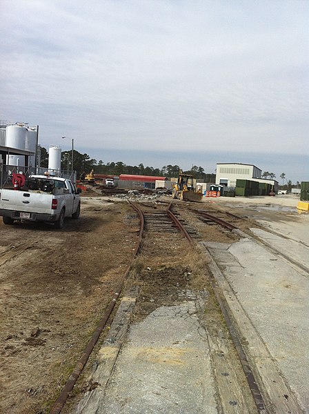 File:Tracks being Removed. NOV 2013 - panoramio (1).jpg