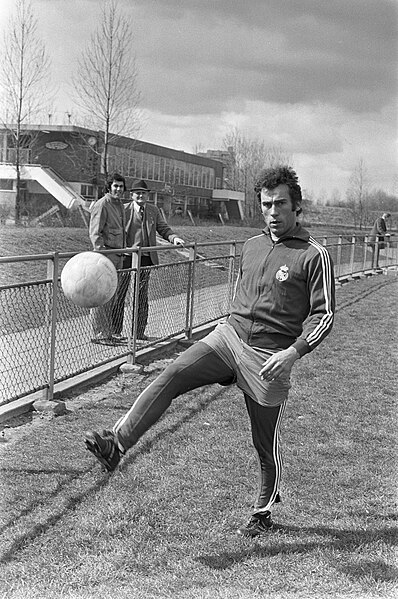 File:Training Real Madrid in Amsterdam, Amancio, Bestanddeelnr 926-3299.jpg