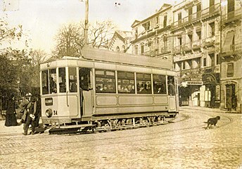 Ragheno self-propelled motorcar in Montpellier.