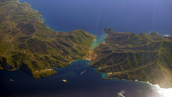 Vista de Two Harbors desde el norte a 16,000 pies en 2015.