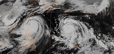 Tập_tin:Typhoons_Andy_and_Bess_on_July_28,_1982.jpg