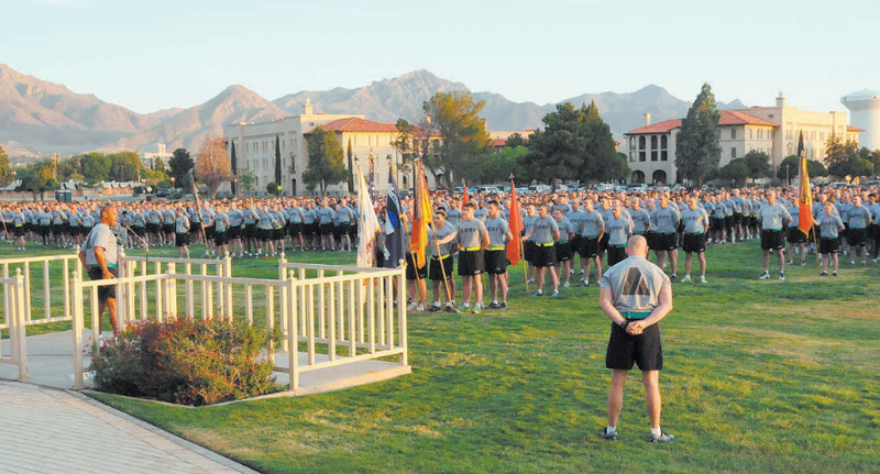 File:US Army physical fitness uniform, Fort Bliss Post Run, 14May2013.png