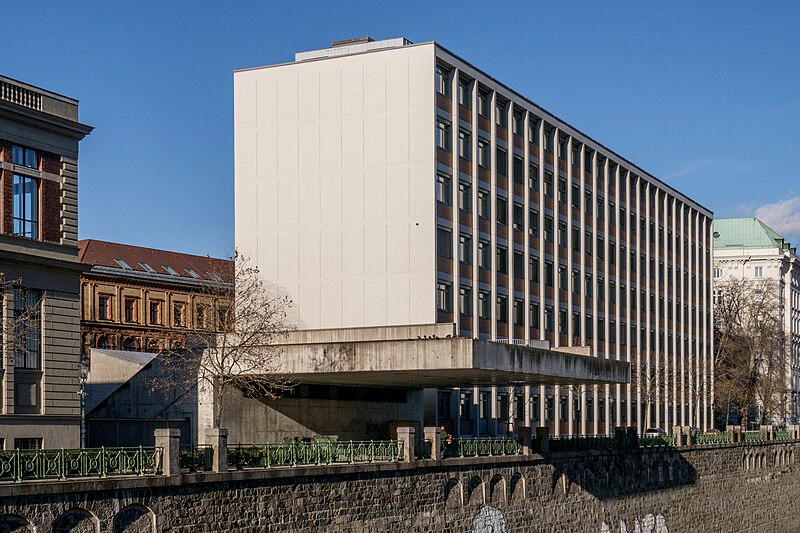 File:Universität für angewandte Kunst Wiental.JPG