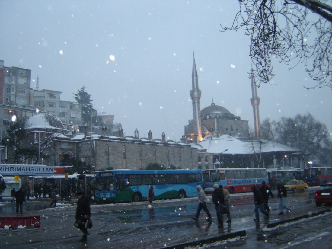 File:Uskudar Square.jpg