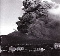 Vesuvio: Origine del nome, Geografia, Storia