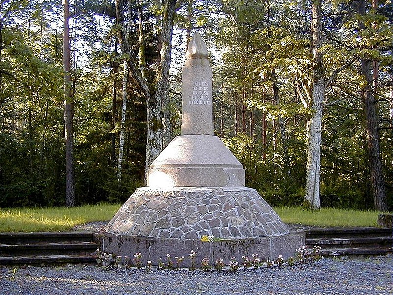 File:Viļakas kapi, piemineklis atbrīvošanas cīnītājiem 2000-07-28 - panoramio.jpg
