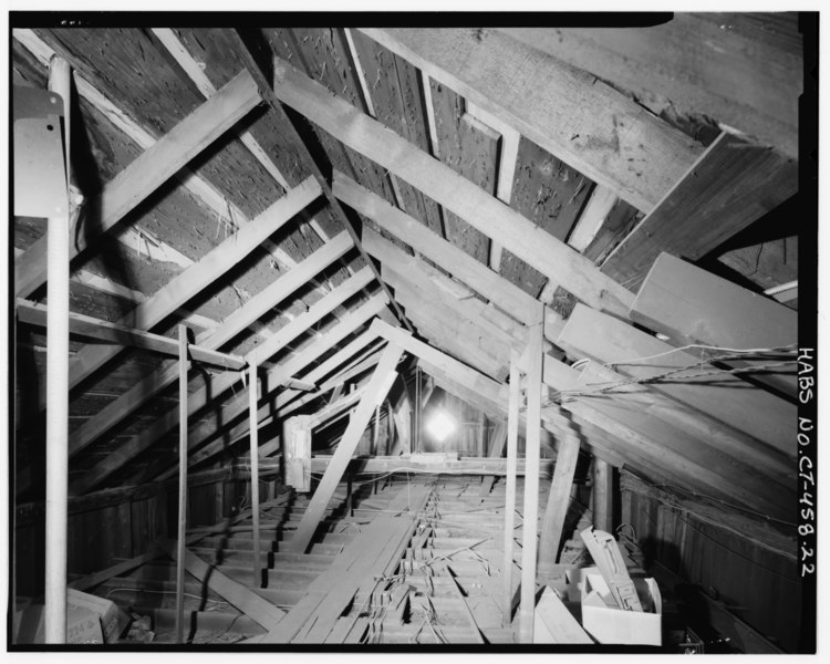 File:View northeast; attic, showing roof structure - New Canaan Railroad Station, Approximately 200 feet southwest of intersection of Park and Elm Streets and approximately 150 feet HABS CONN,1-NECA,12-22.tif
