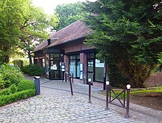 Maison communale du quartier Triolo (Villeneuve d'Ascq), view from Rue Yves Decugis