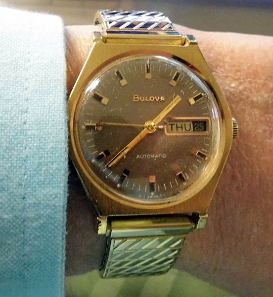 File:Vintage Bulova Automatic (Self-Winding) Watch, Swiss-Made (9662458139).jpg