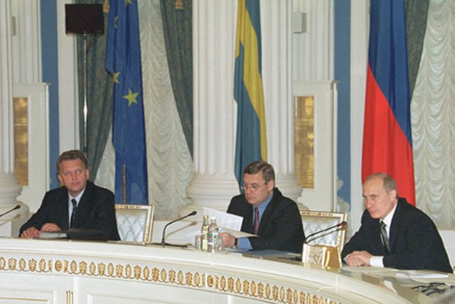 Putin, Kasyanov and Deputy Prime Minister Viktor Khristenko at the 7th Russia-EU Summit in Moscow, May 2001