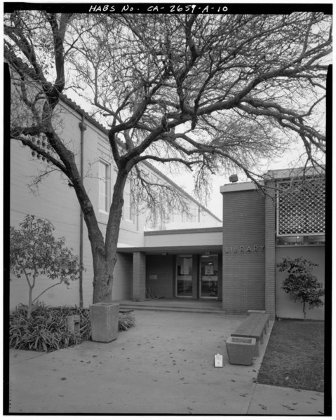 Sacramento City College Library, entrance to newer southwest wing (1996 HABS image)