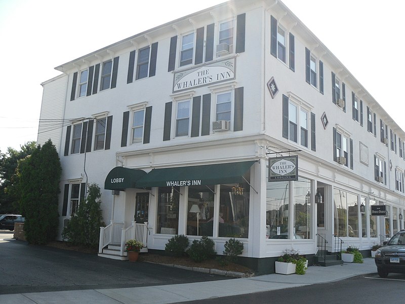 File:Whaler`s Inn, Mystic, Connecticut -a.jpg