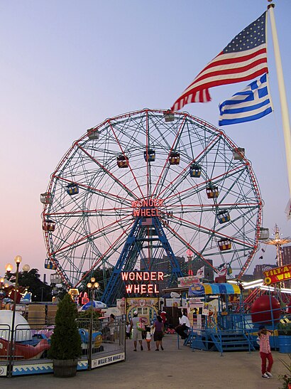 How to get to Deno's Wonder Wheel Amusement Park with public transit - About the place