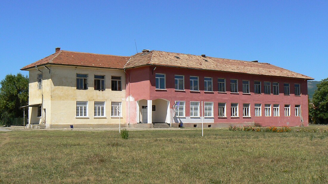 File:Yabalkovo-KN-mayors-school.jpg