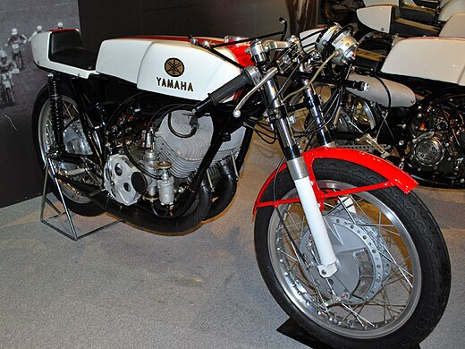 De Yamaha RD 56 debuteerde op Man.