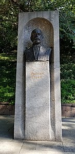 Паметникът на Йоаким Груев