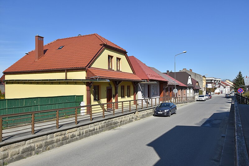 File:Zakliczyn, ul. Mickiewicza (HB2).jpg