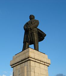 Statue of Sun Yat-sen in Sunwen Memorial Park.