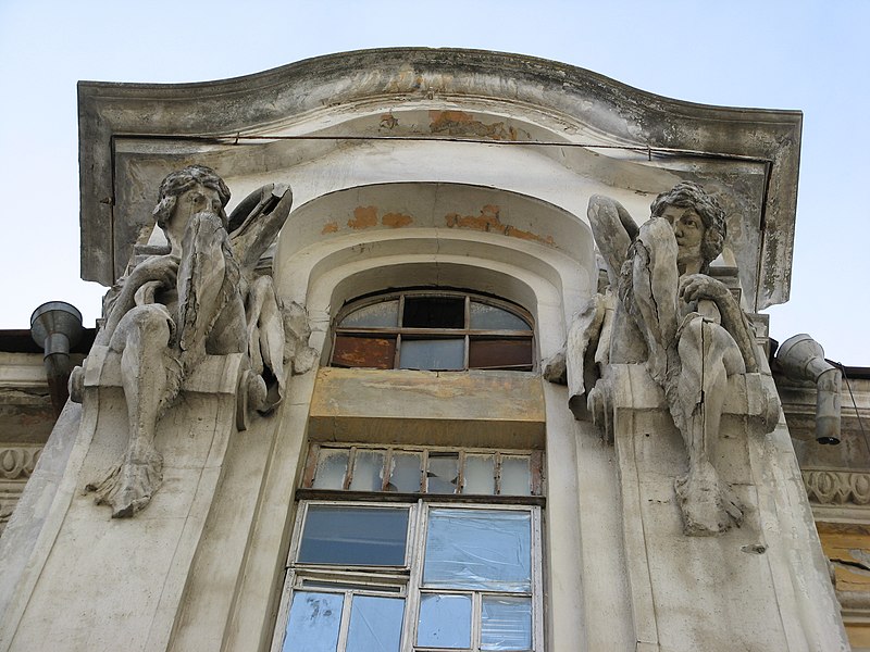 File:Кариатиды - фрагмент фасада дома В.А. Яхимовича.jpg