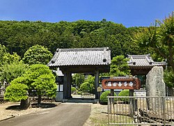 藤田善導寺の山門と鐘楼.jpg
