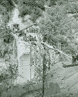 10th Engineer Battalion rebuilding bridge near Acerno 10th Engineer Battalion rebuilding bridge in Italy army.mil-2008-09-11-155512.jpg