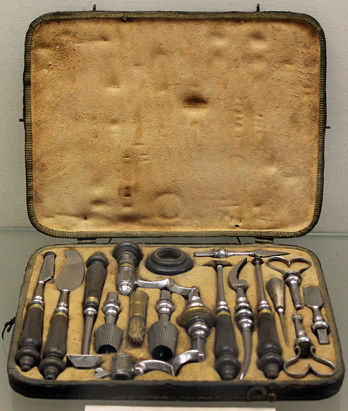 File:1750 Trepanationsbesteck anagoria.JPG