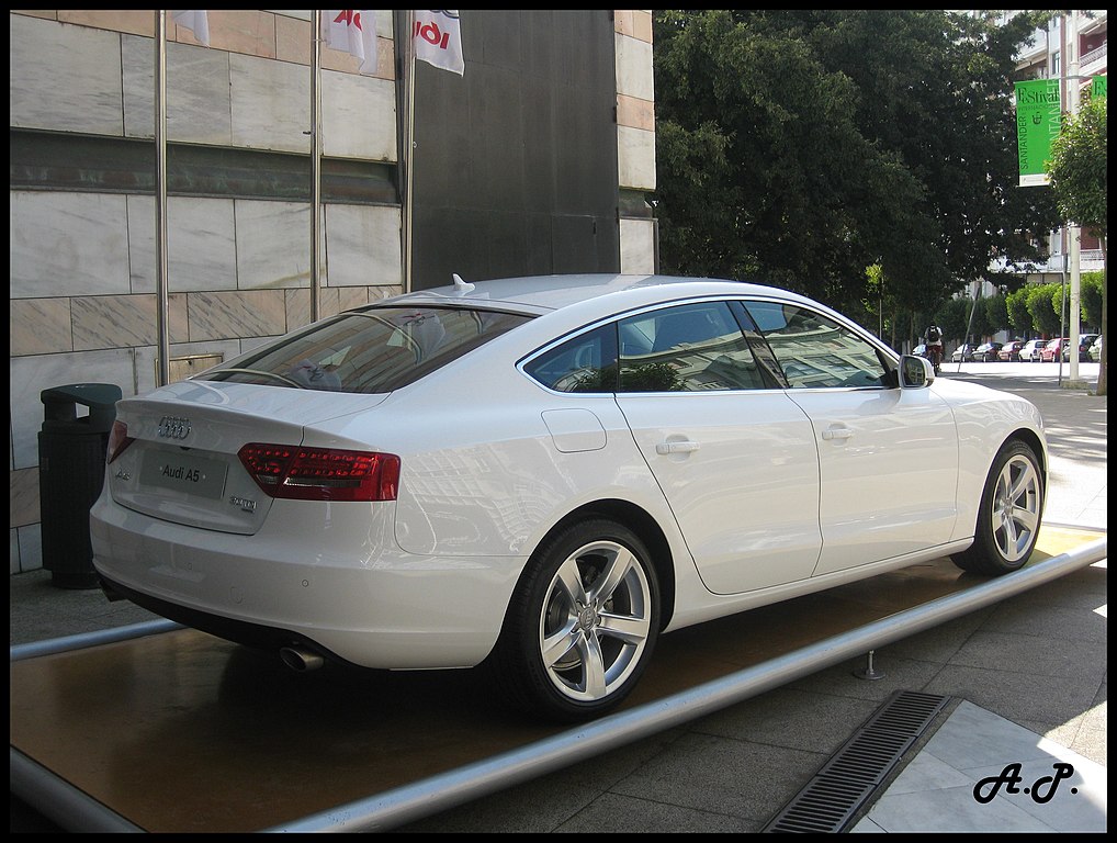 File:2009 Audi A5 Sportback B8 (Typ 8T) (3847632961).jpg